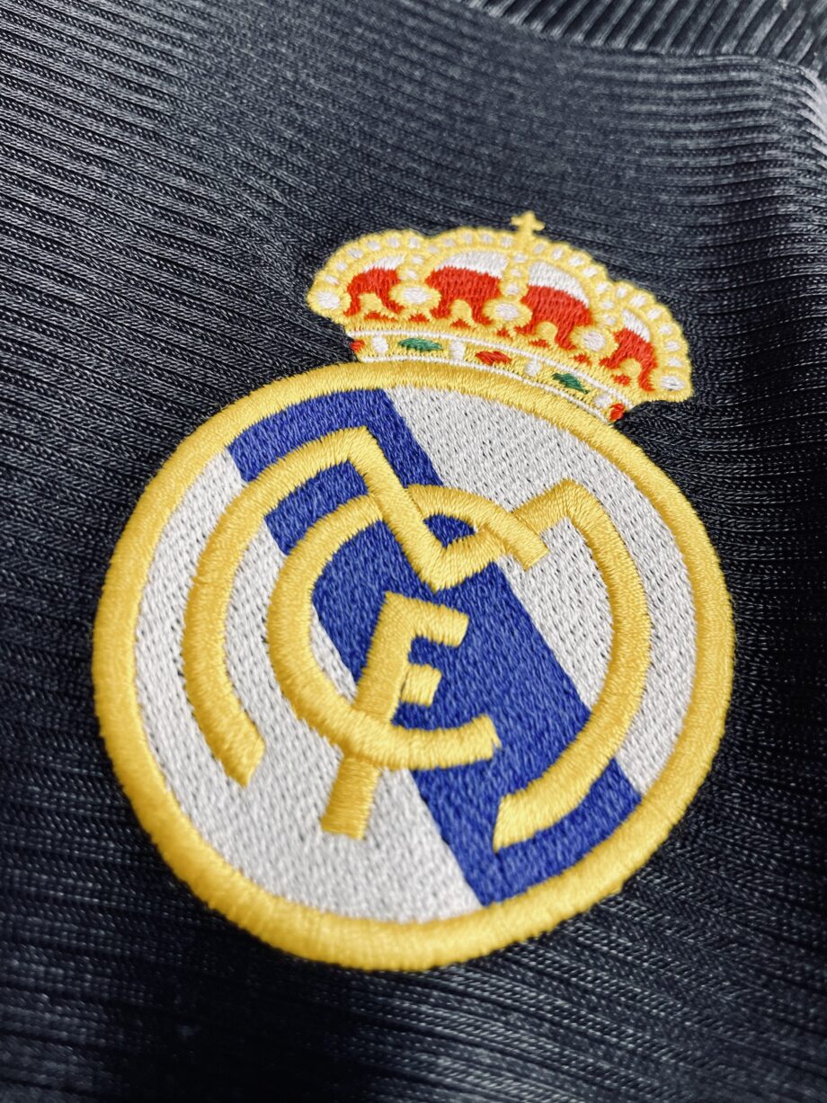 Maillot vintage extérieur du Real Madrid 1999/2001