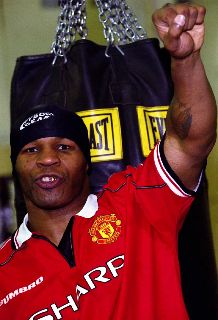 Mike Tyson et le maillot vintage de Manchester United 1998/2000