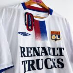 Maillot vintage domicile de l'Olympique Lyonnais 2004/2006 encore neuf avec étiquettes (BNWT)