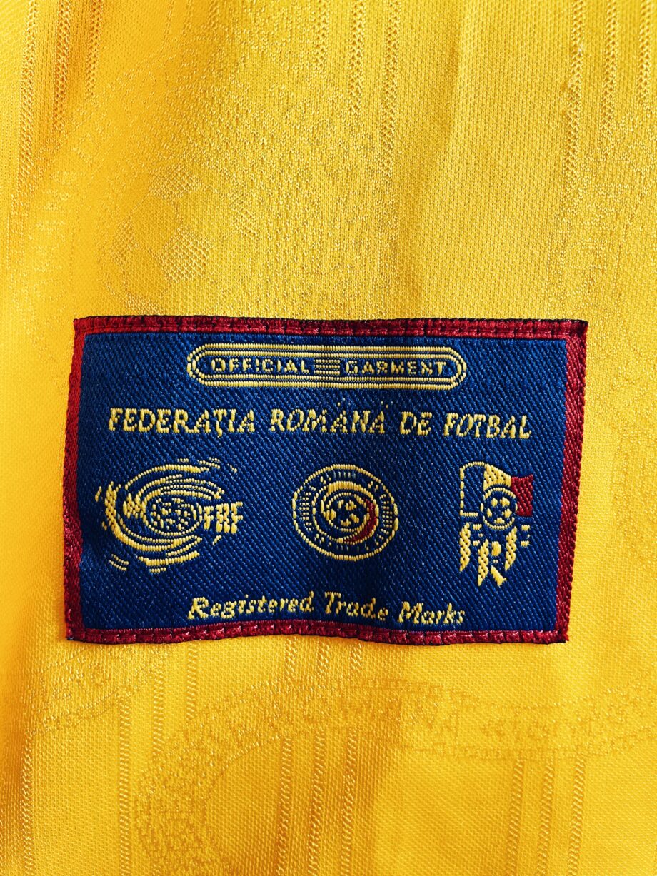 Maillot vintage domicile de la Roumanie 1996/1998