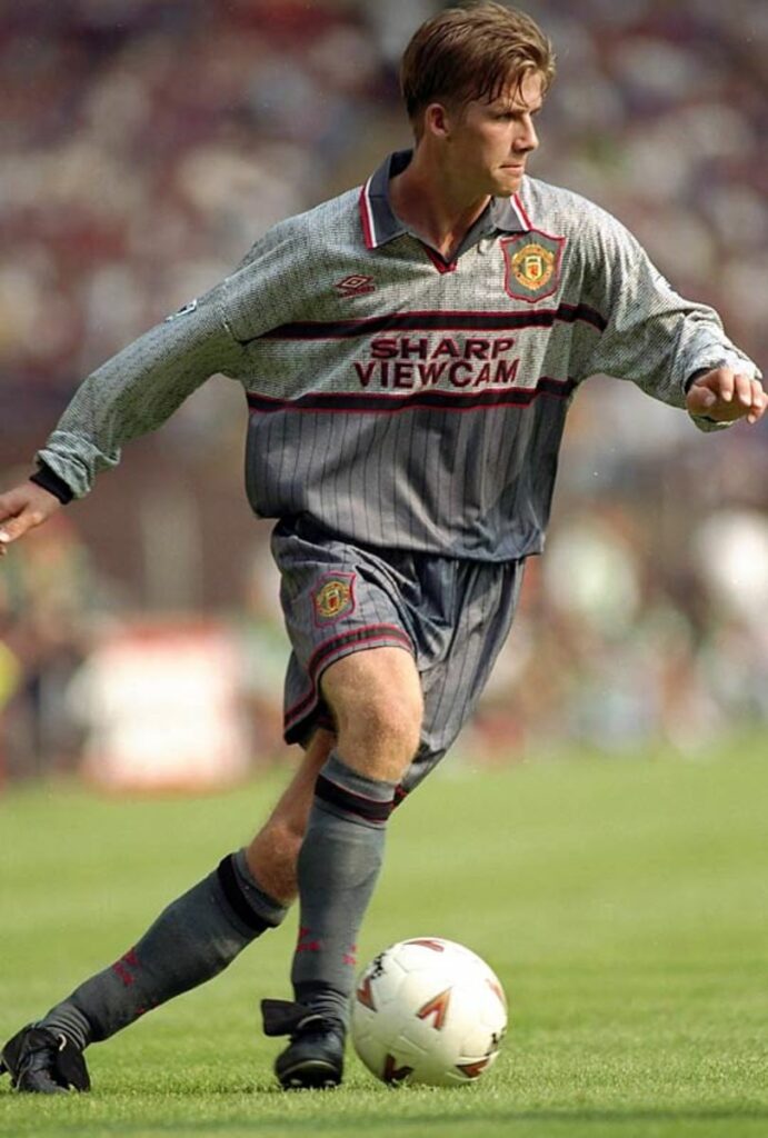David Beckham avec le maillot vintage extérieur de Manchester United 1995/1996