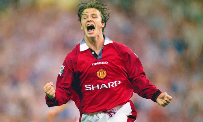 David Beckham avec le maillot vintage domicile de Manchester United 1996/1998