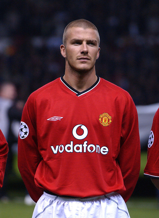 David Beckham avec le maillot vintage domicile de Manchester United 2000/2002