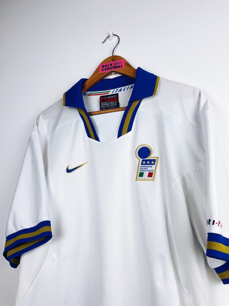 maillot vintage de l'Italie 1996 extérieur