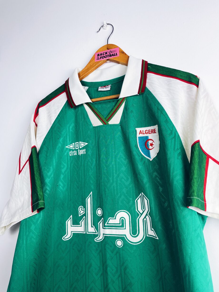 maillot vintage extérieur de l'Algérie 1997/1998 floqué du numéro 10