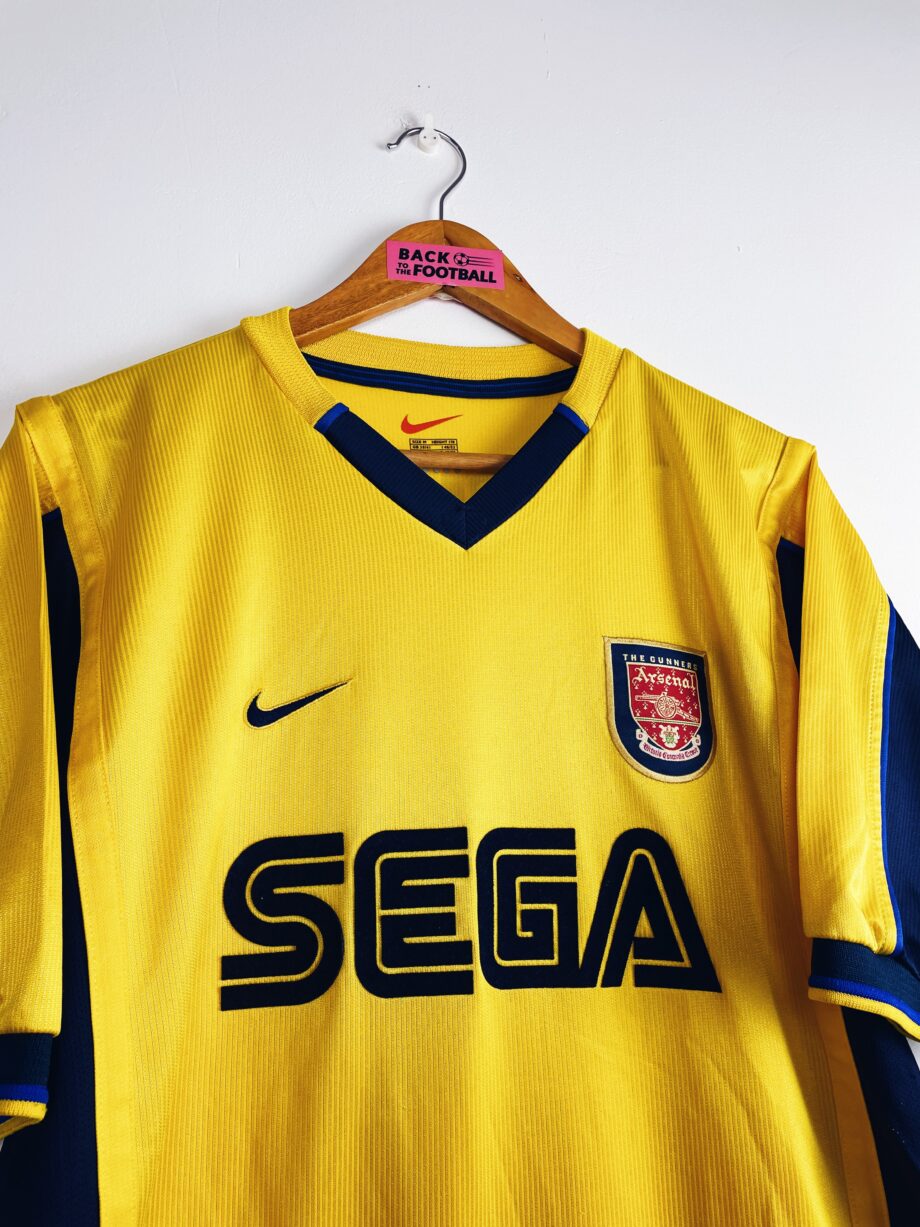 maillot vintage extérieur d'Arsenal 1999/2000 floqué Bergkamp