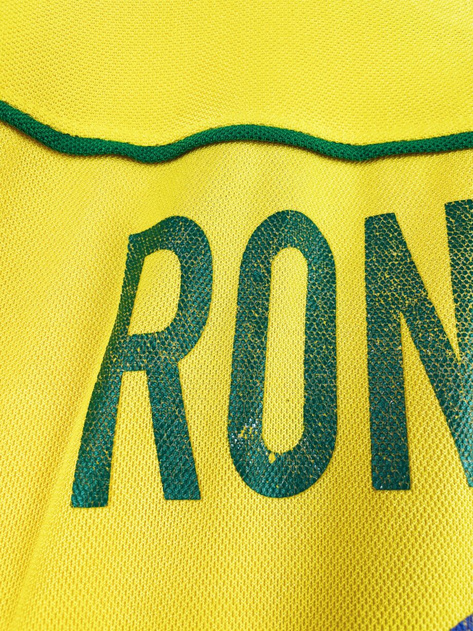 maillot vintage domicile Brésil 1998 floqué Ronaldo #9