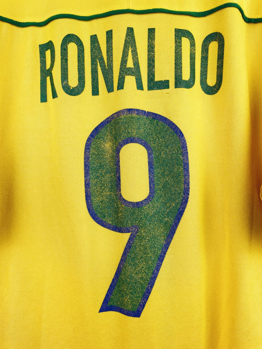 maillot vintage domicile Brésil 1998 floqué Ronaldo #9