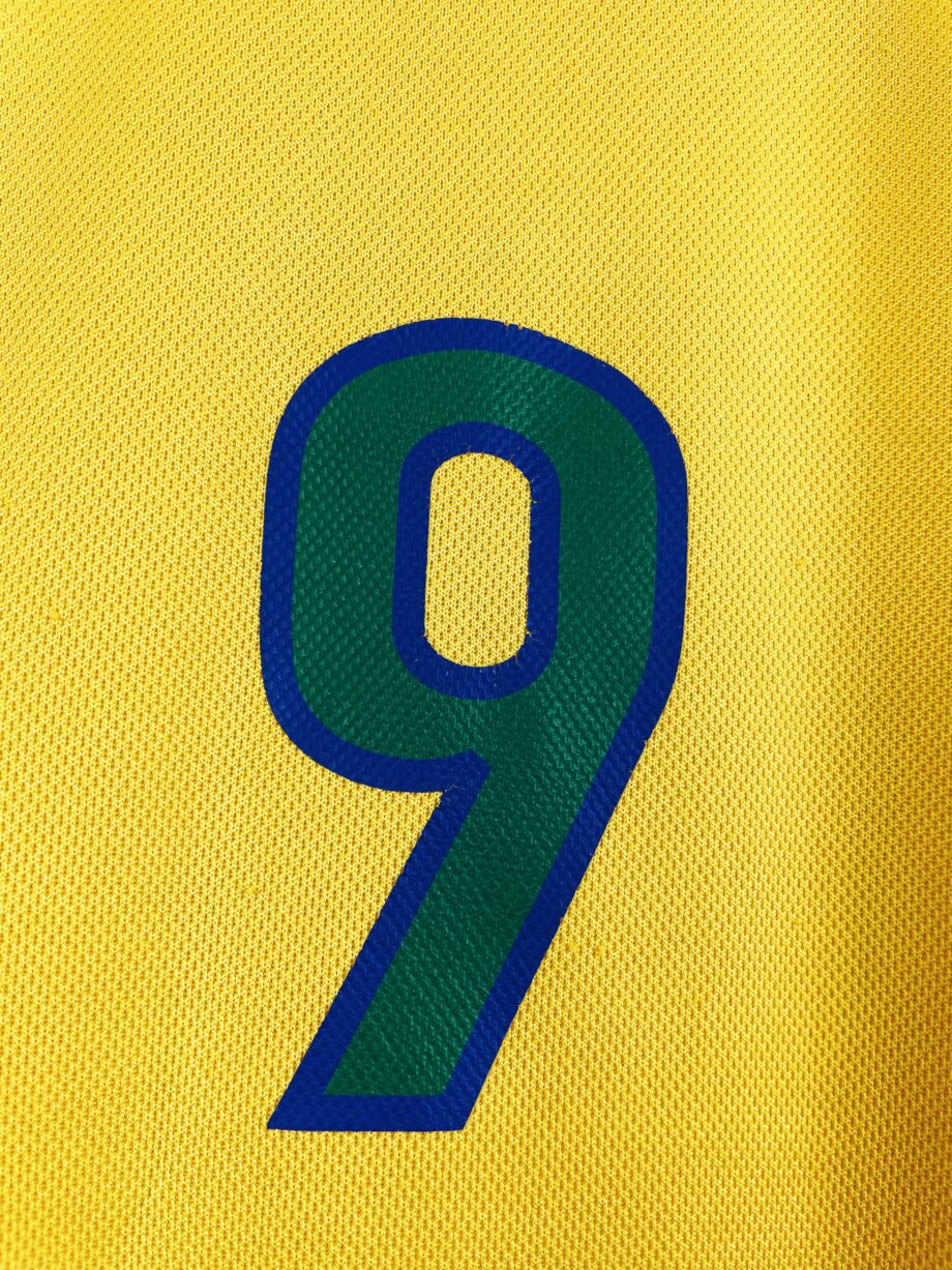 maillot vintage domicile Brésil 1998 floqué Ronaldo #9