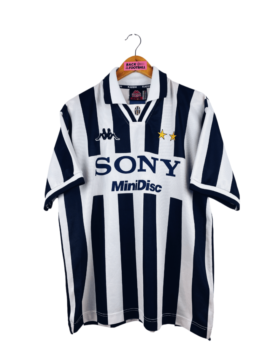 maillot vintage domicile de la Juventus 1996/1997 floqué du numéro 10