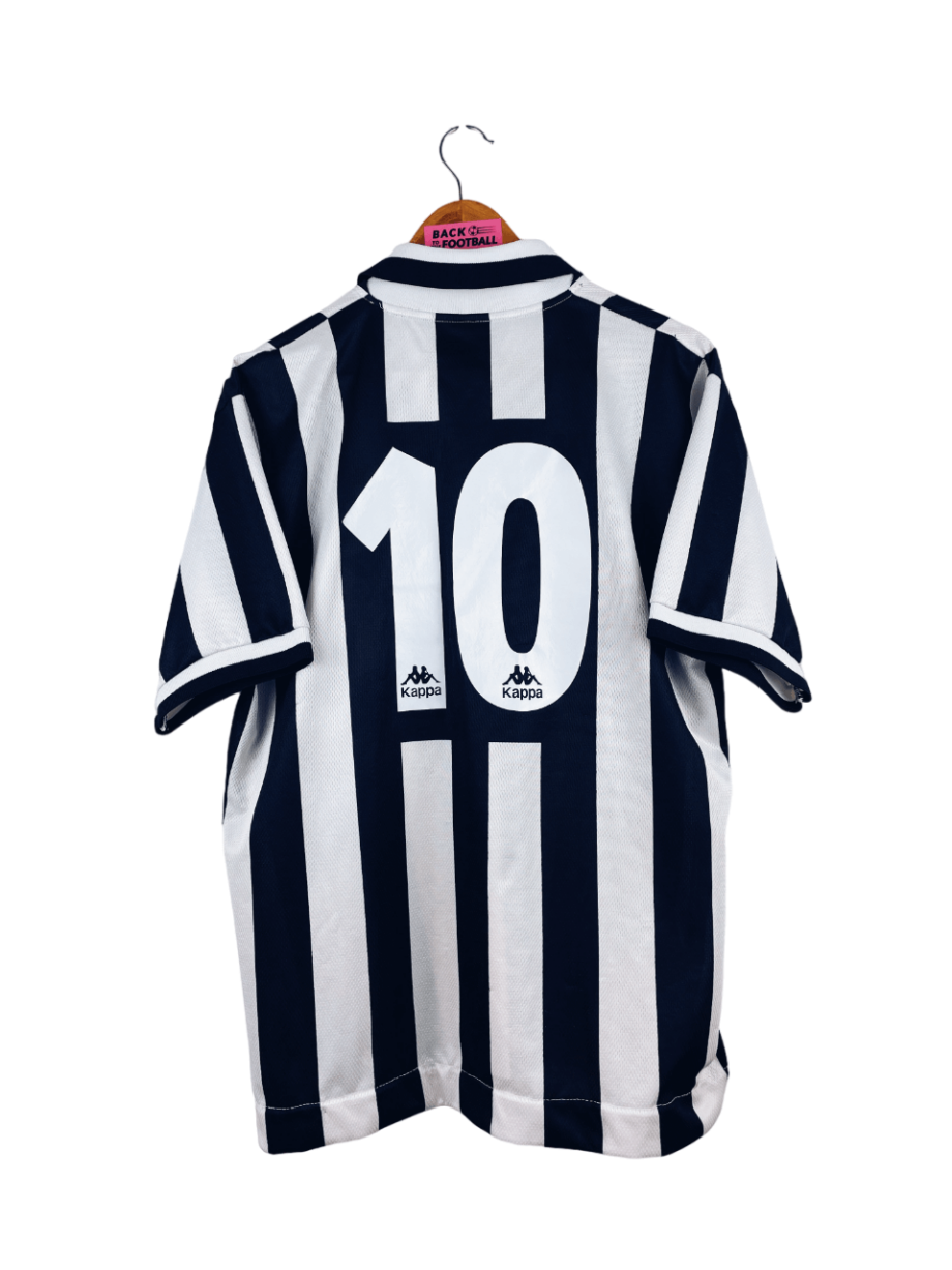 maillot vintage domicile de la Juventus 1996/1997 floqué du numéro 10