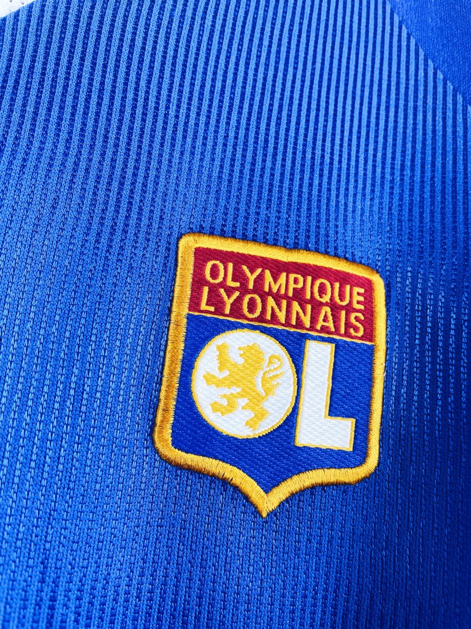 maillot vintage extérieur de l'OL 1998/2000 manches longues préparé pour le numéro 4 (match issue)