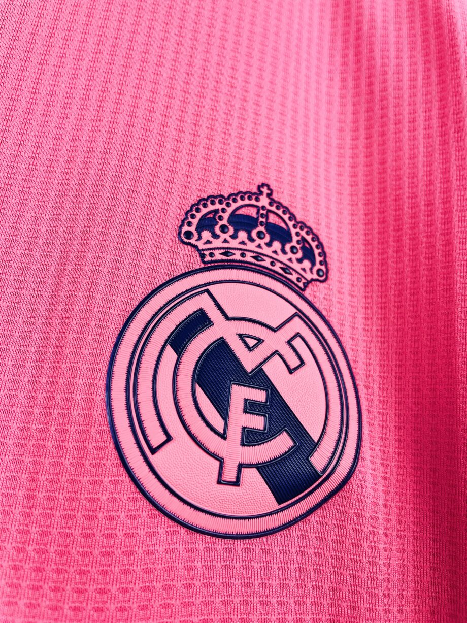 maillot vintage extérieur Real Madrid 2020/2021 manches longues floqué Kroos #8