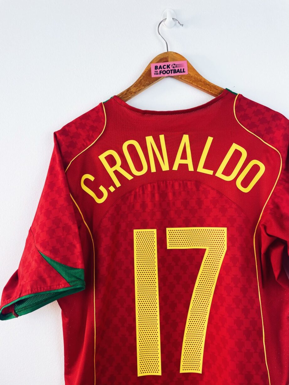 maillot vintage domicile Portugal 2004 floqué C. Ronaldo #17