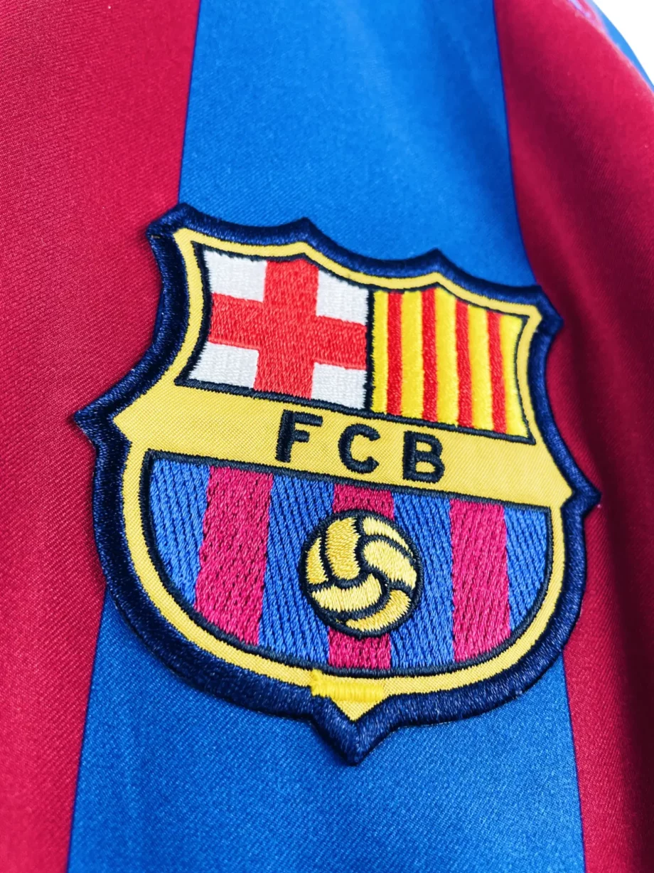 maillot vintage domicile FC Barcelone 2005/2006 floqué Ronaldinho #10