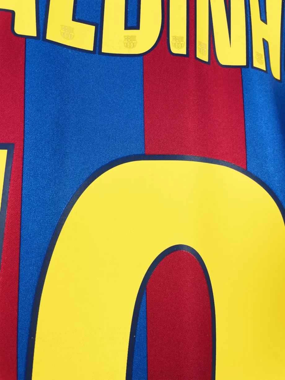 maillot vintage domicile FC Barcelone 2005/2006 floqué Ronaldinho #10