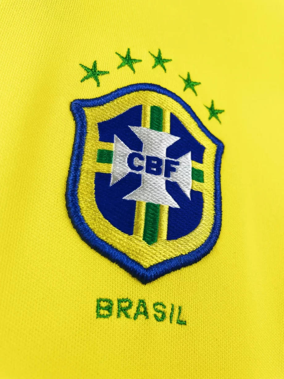 maillot vintage domicile Brésil 2004 floqué Ronaldinho #10