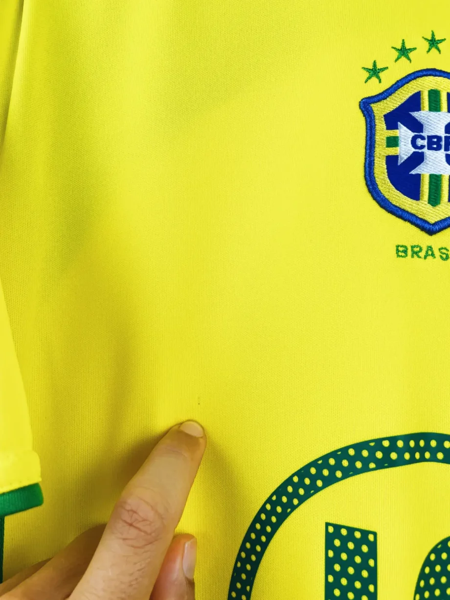 maillot vintage domicile Brésil 2004 floqué Ronaldinho #10