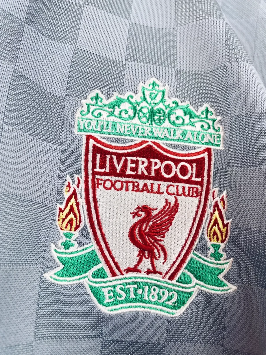 maillot vintage extérieur Liverpool 2008/2010 manches longues floqué Gerrard #8