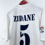 Maillot Domicile Real Madrid 2003/04 – China Tour – N°5 Zidane – Taille L – Adidas