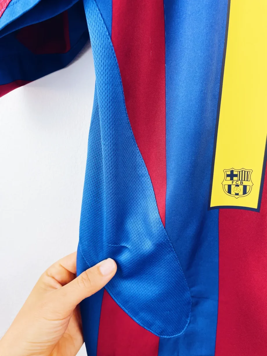 maillot vintage domicile Barcelone 2005/2006 floqué Ronaldinho #10