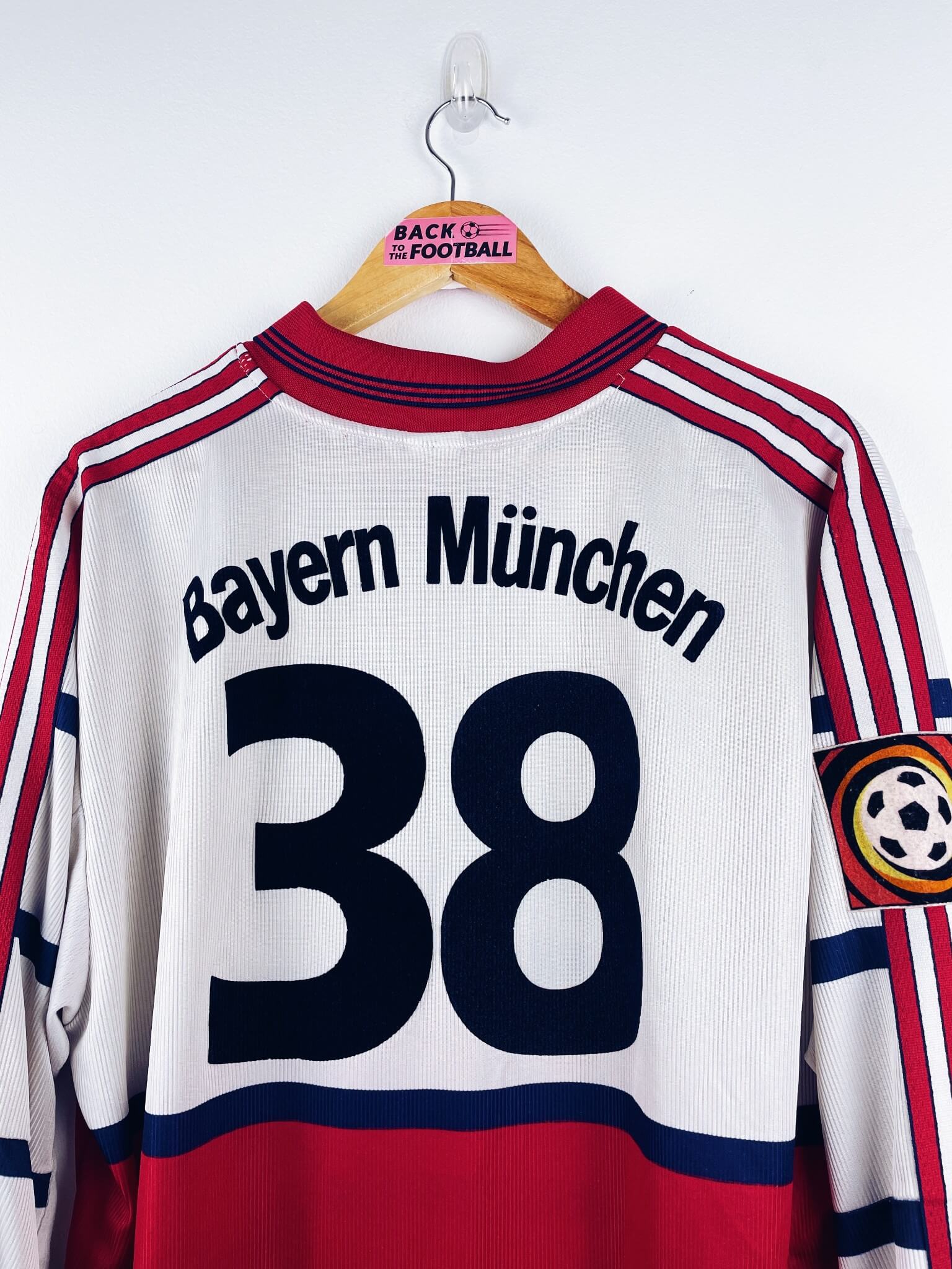 maillot vintage extérieur Bayern Munich 1998/2000 préparé (match issue) ou porté (match worn) par le numéro 38