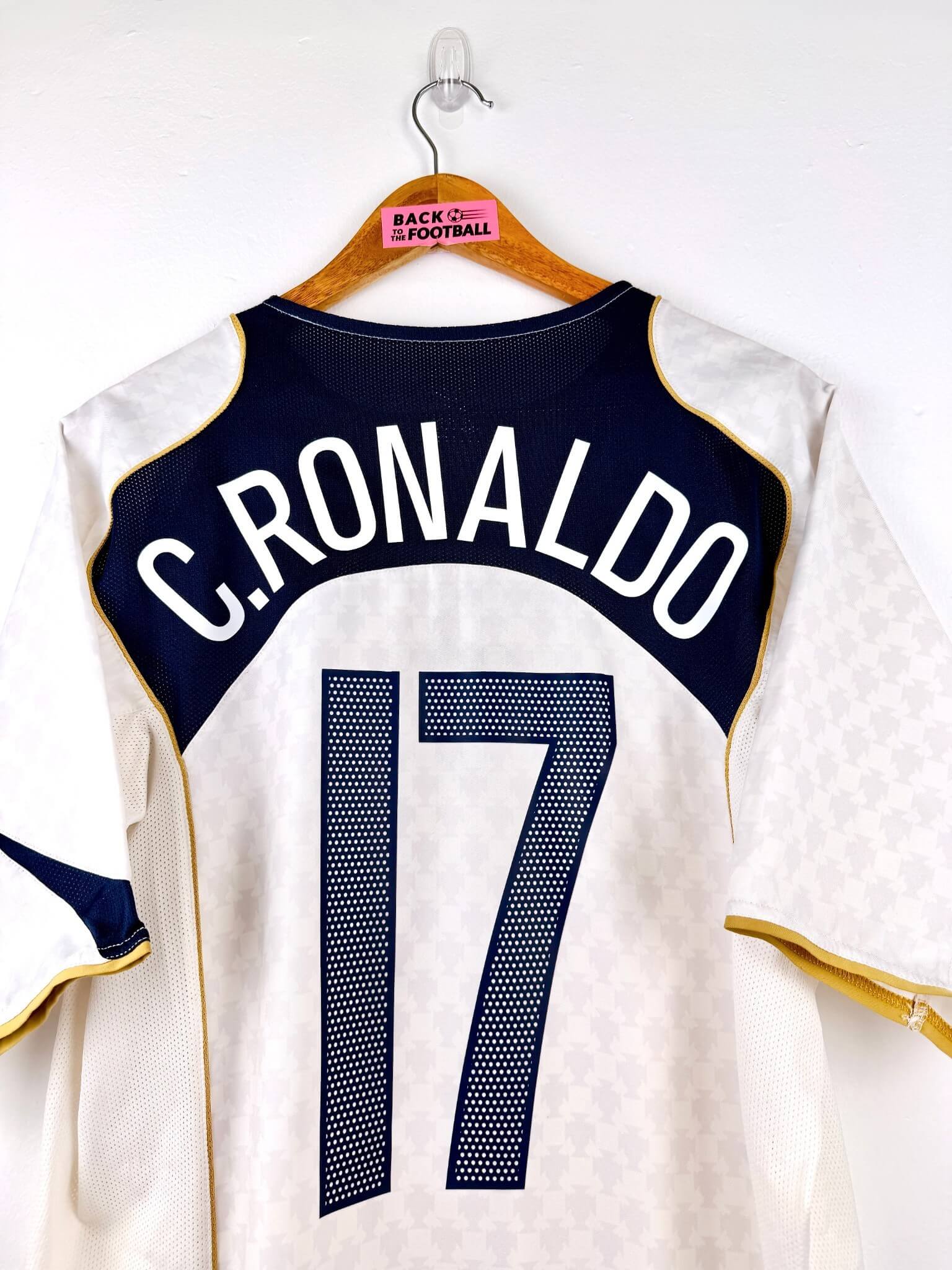 maillot vintage extérieur Portugal 2004 floqué C. Ronaldo #17