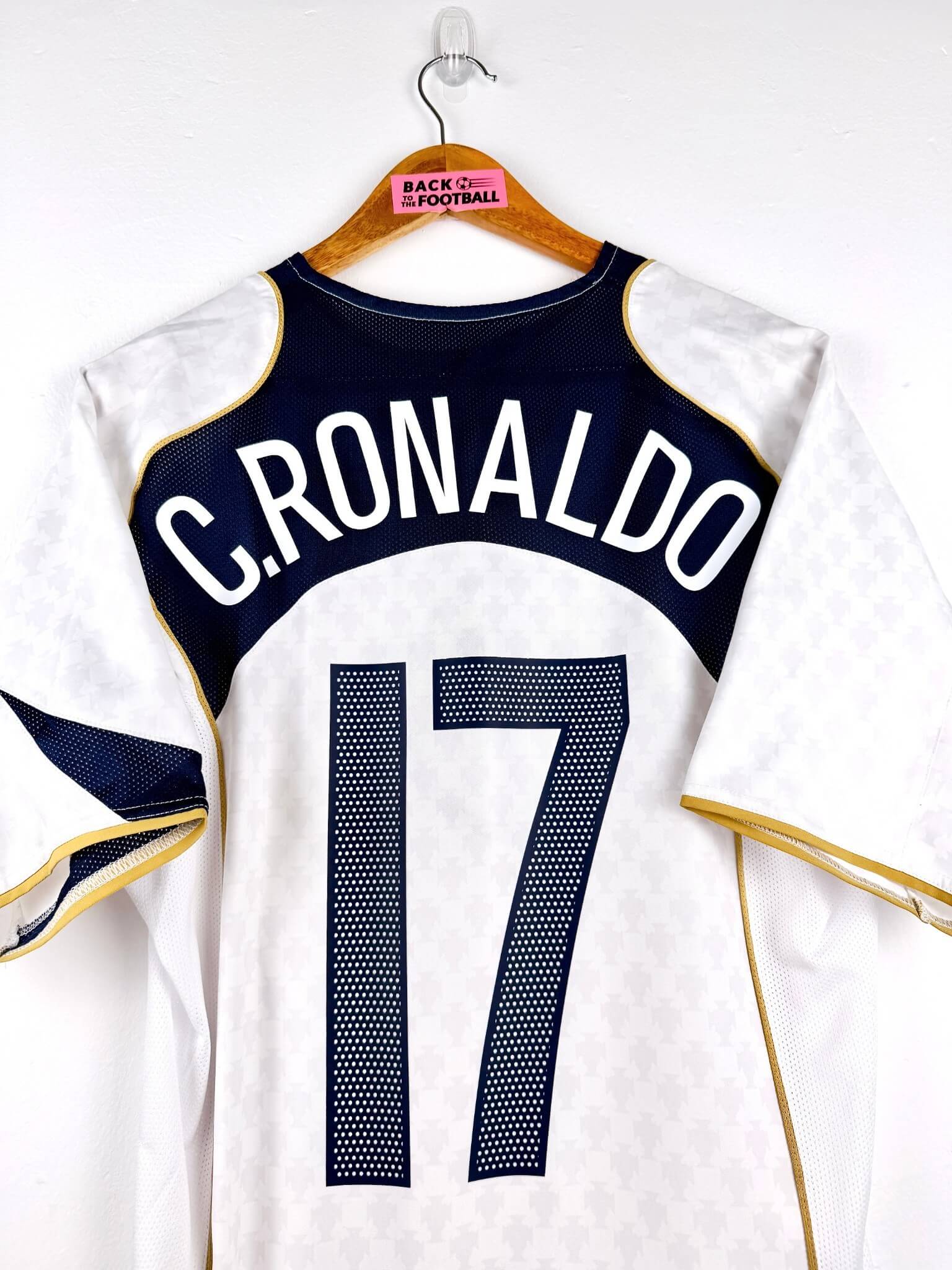 maillot vintage extérieur Portugal 2004 floqué C. Ronaldo #17